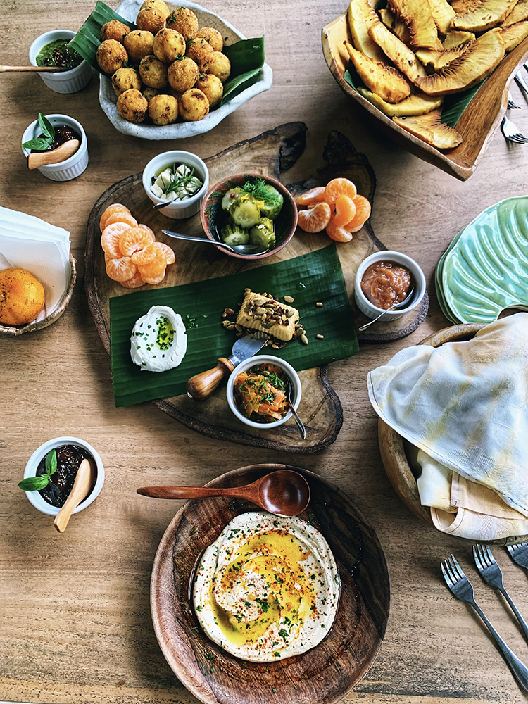 The mezze spread at Stush in the Bush Jamaica features a variety of spreads, fruits, and vegetable dishes
